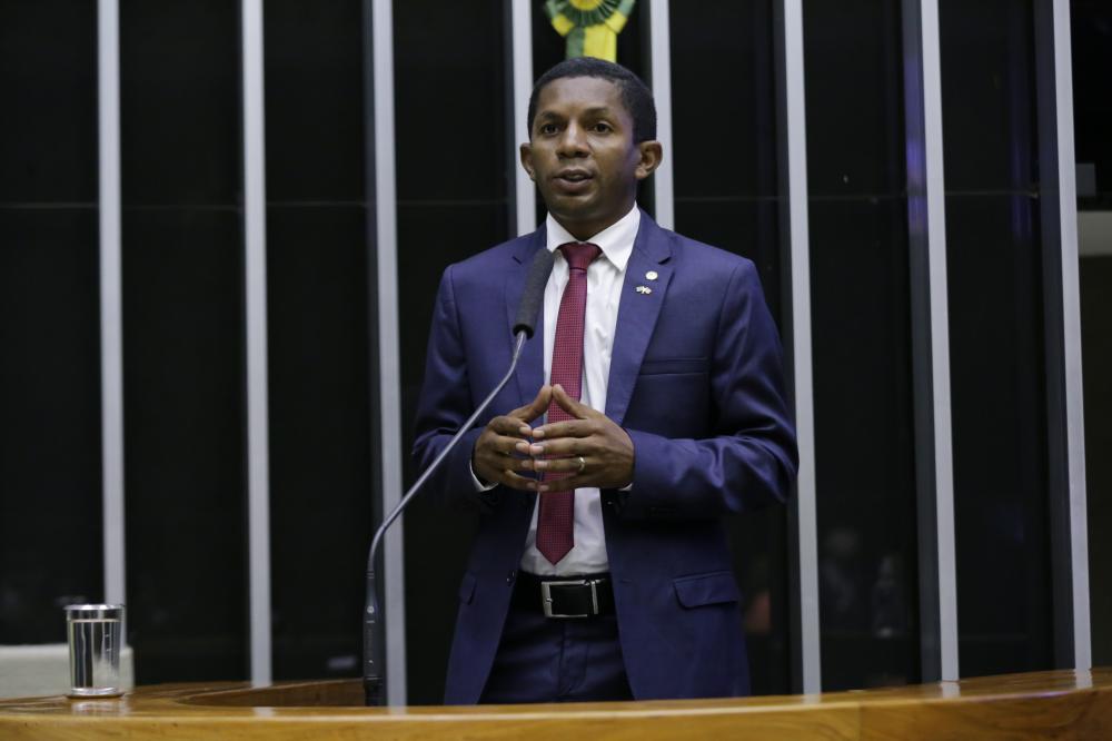 Josivaldo JP votou à favor de Lei que pune com prisão de até 4 anos quem discriminar políticos