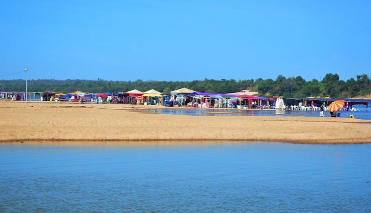 Câmara Municipal de Imperatriz e barraqueiros buscam solução para repor areia na Praia do Cacau