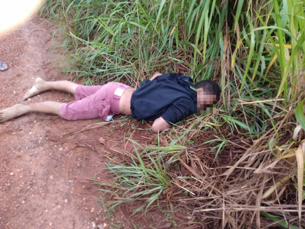 Corpo com perfuração a faca é encontrado em área rural