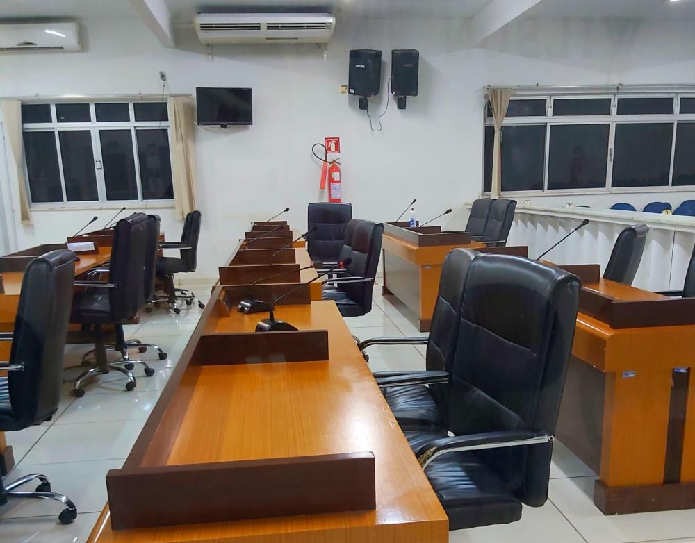 Vereador aliado de Assis Ramos reclama da falta de retorno dos secretários em 