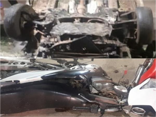 Carro colide na traseira de motocicleta e deixa 1 morto e duas pessoas feridas