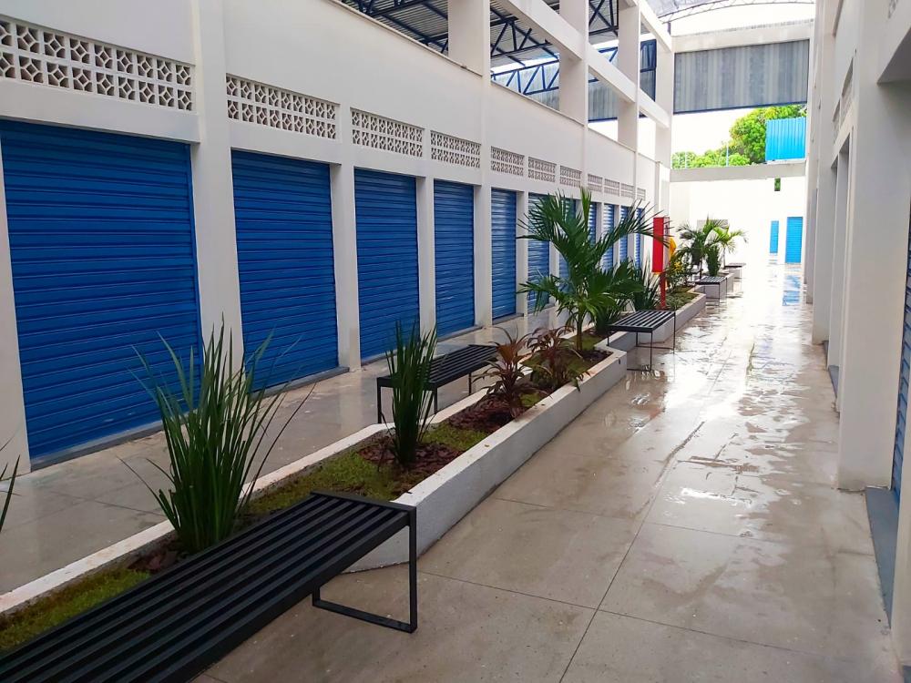 Com quase dois meses de inaugurado pela prefeitura, Shopping da Cidade nunca funcionou