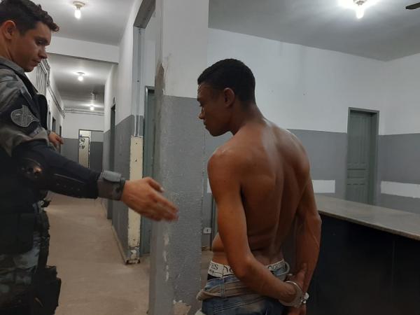 Homem mata esposa e esconde o corpo debaixo da cama na Lagoa Verde 