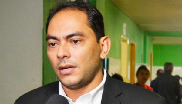 Atrasado, prefeito Assis Ramos declara Estado de Calamidade em Imperatriz