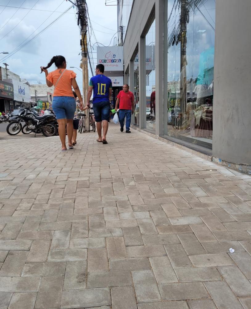 Falta acessibilidade a deficientes visuais na padronização das calçadas da Avenida Getúlio Vargas
