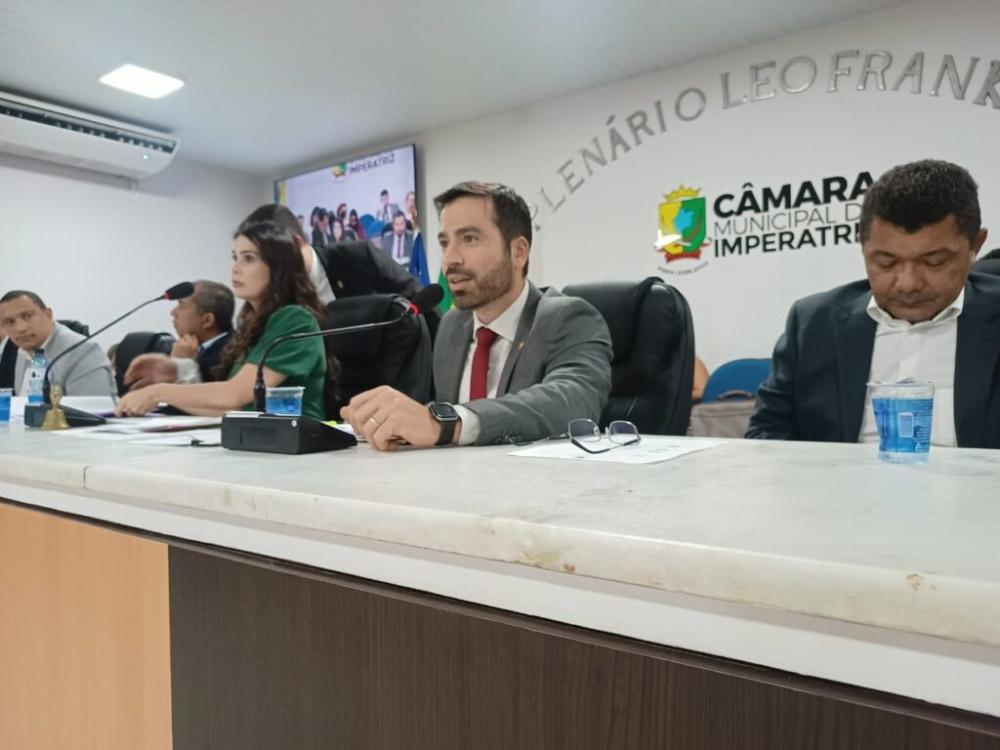 Diretora do Socorrão teria usado servidora contratada para elogiar hospital na audiência pública