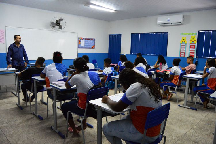 Mandar professor para a sala de aula sem estarem imunizados contra Covid-19, é empurra-los para a morte