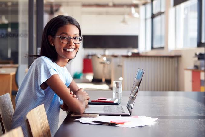 Faculdade lança plataforma que auxilia estudantes em carreira de trabalho