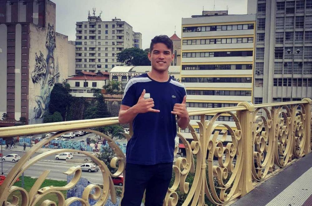 Jovem é morto a tiros em clube no Parque Santa Lúcia 