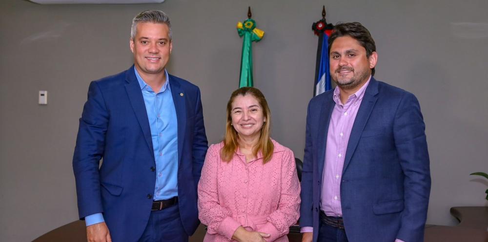 Presidente da Assembleia Iracema Vale e ministro Juscelino Filho discute conectividade em escolas do Maranhão