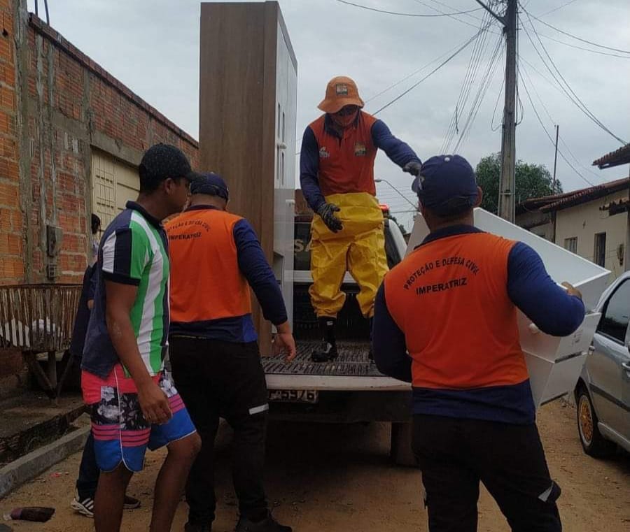 Famílias começam a ser desabrigadas por conta da enchente do Rio Tocantins