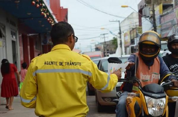 Agentes de trânsito tem aumento salarial de mais de R$ 2 mil aprovado as pressas