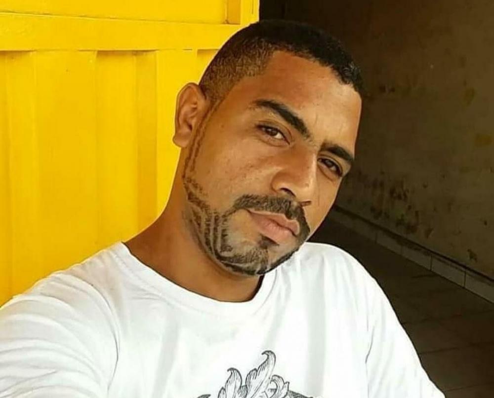 Homem é encontrado morto dentro de freezer em sua residência 