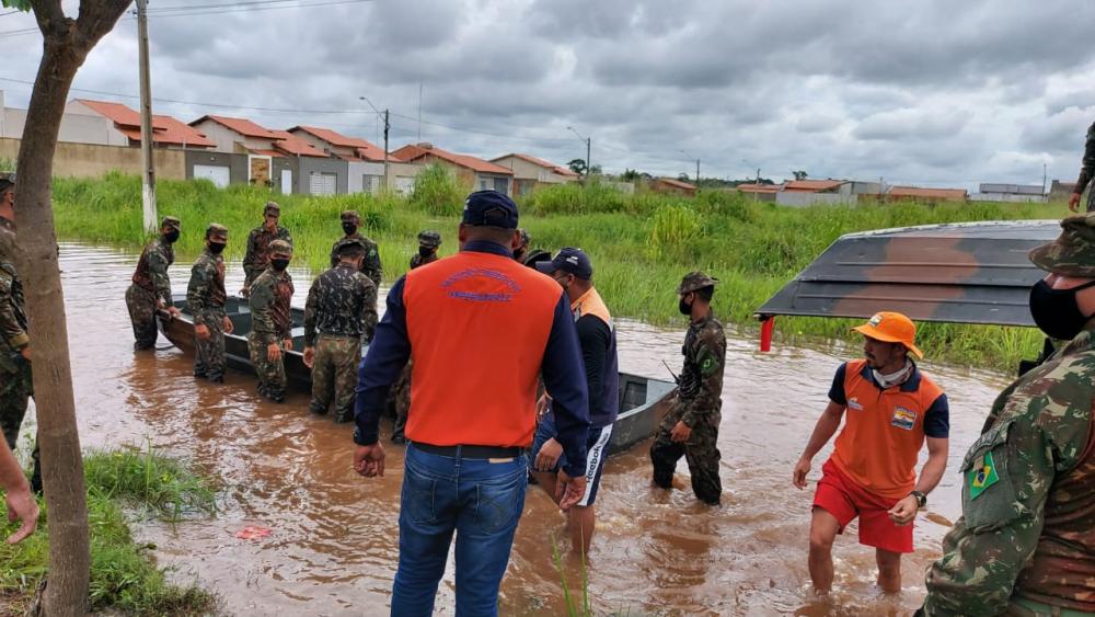 Exército soma força e auxilia famílias vítimas de alagamentos e enchentes do rio Tocantins