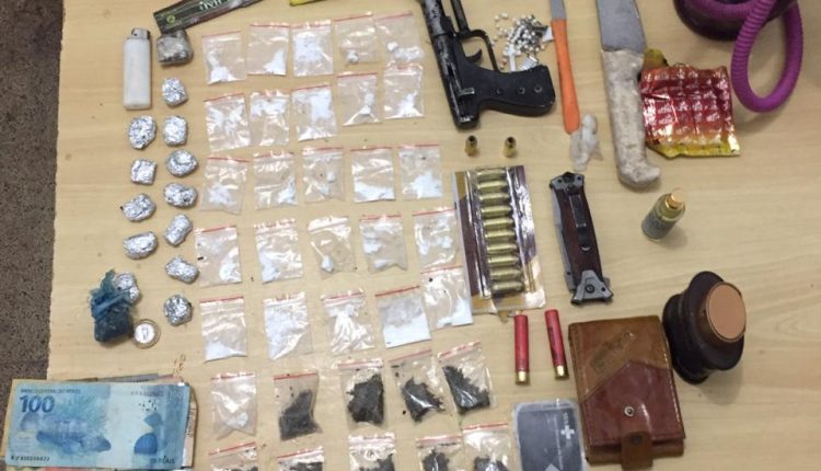 Polícia Militar apreende armas, drogas e munição em festa de facção criminosa 