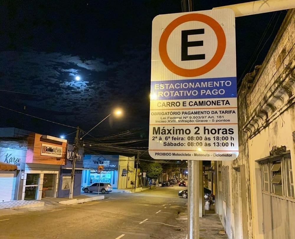 Zona azul começa a ser implantado nas ruas e avenidas