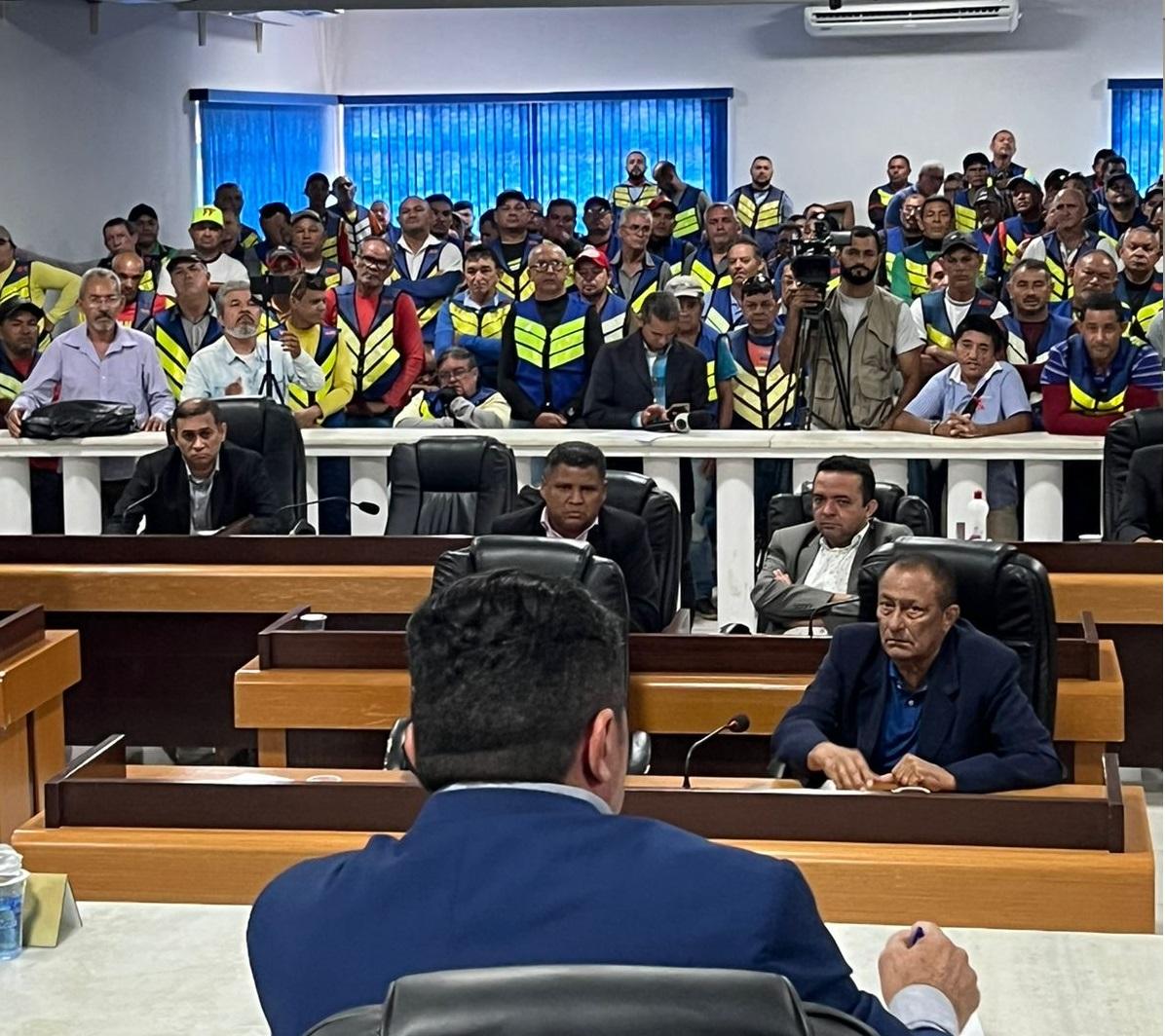 Vereadores mantém veto de Assis para o projeto de transporte de passageiros em moto por aplicativo