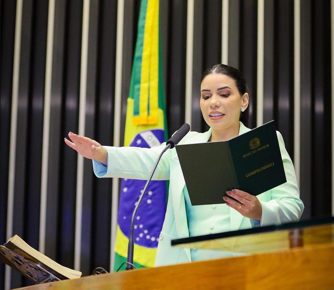 Mariana Carvalho toma posse como deputada federal e ficará no cargo por 4 meses