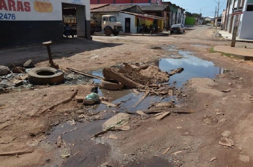 Falta de saneamento básico diminui a durabilidade do asfalto quase pela metade