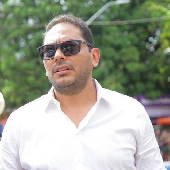 Justiça manda demitir advogados que estão na folha da prefeitura e que fazem a defesa particular do prefeito