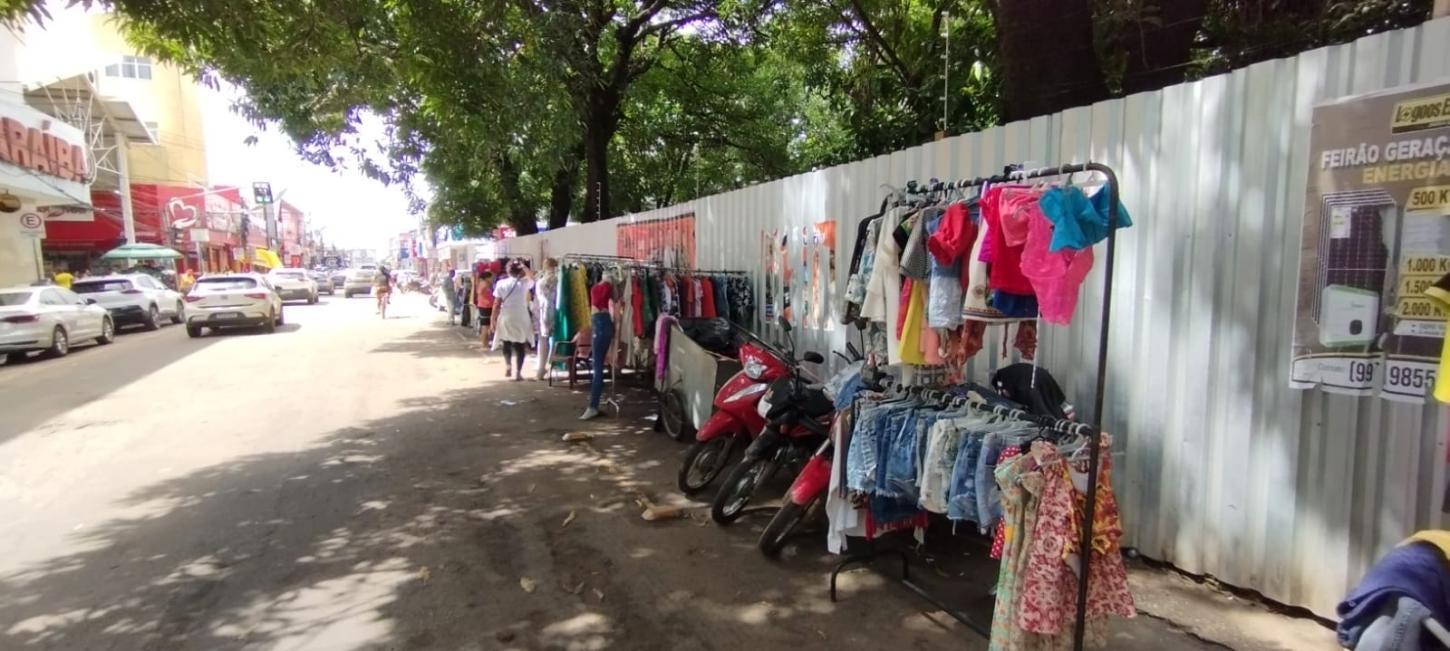 Prefeitura retira ambulantes da Rua Simplício Moreira em frente a obra da Igreja Nossa Senhora Fátima
