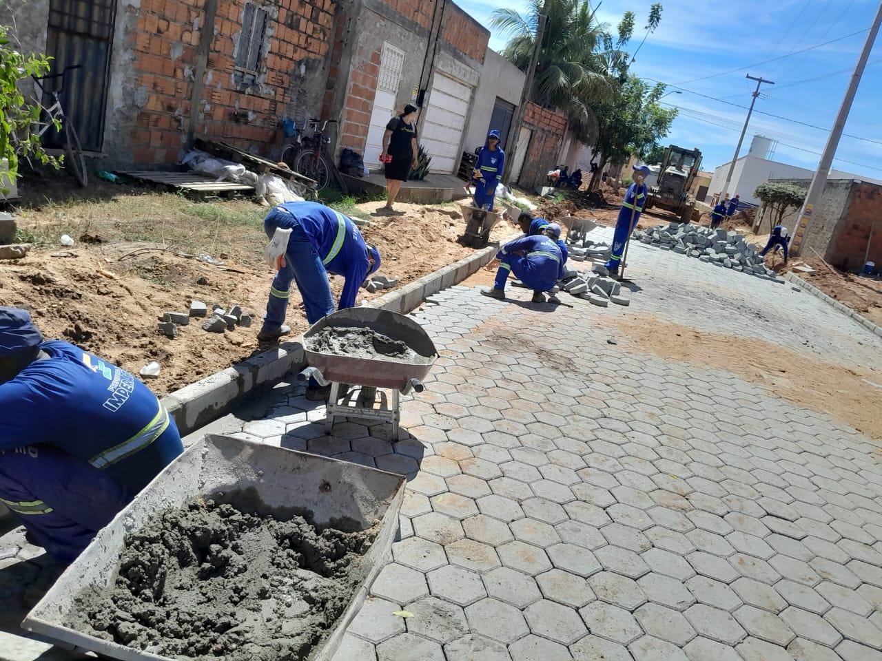 Prefeitura de Imperatriz começa a bloquetear ruas com bloquetes de fabricação própria