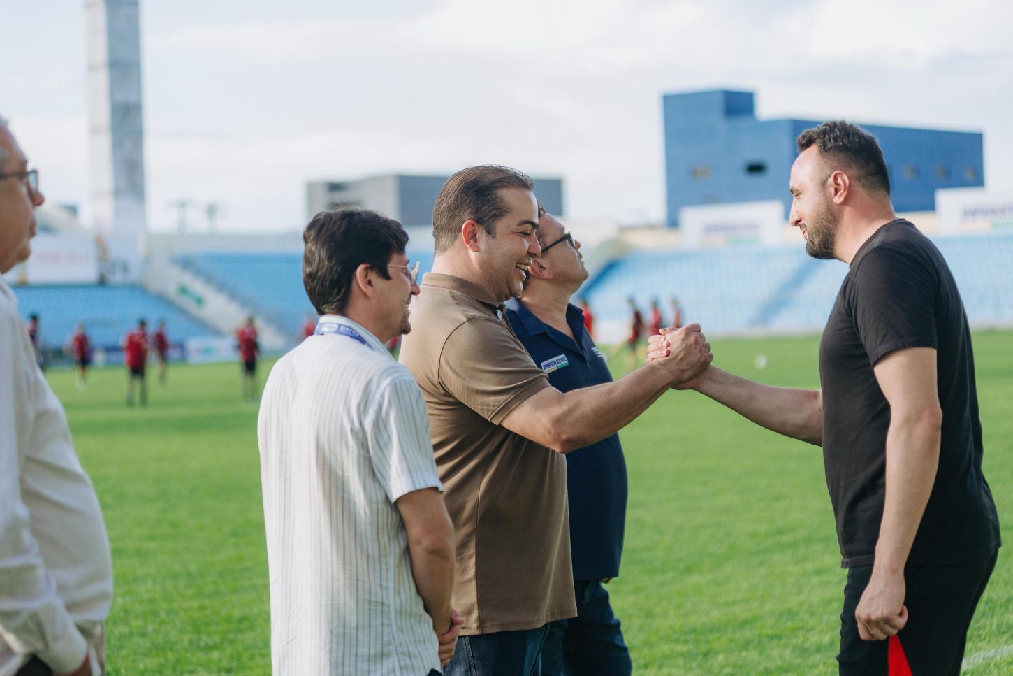 Prefeito Rildo Amaral anuncia conclusão da primeira etapa da revitalização do Estádio Frei Epifânio