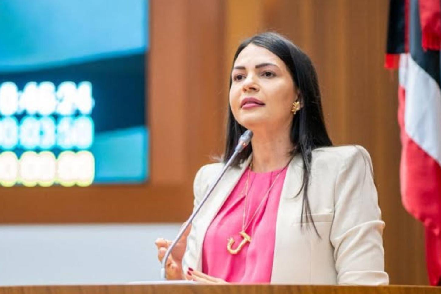 Deputada Janaína denuncia caso de abuso sexual e reforça campanha 