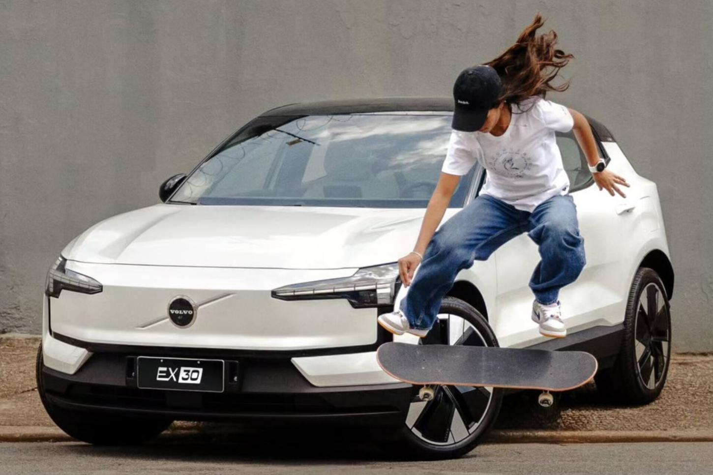 Zerando mais um sonho: Rayssa Leal ganha carro elétrico de R$ 230 mil