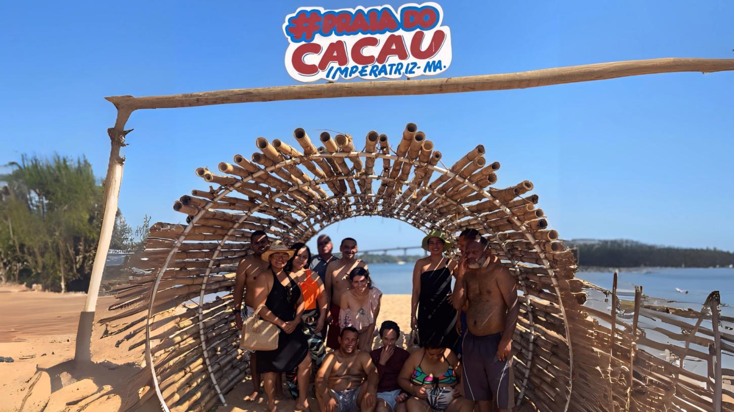 Prefeitura leva moradores da Residência Terapêutica para conhecer a Praia do Cacau