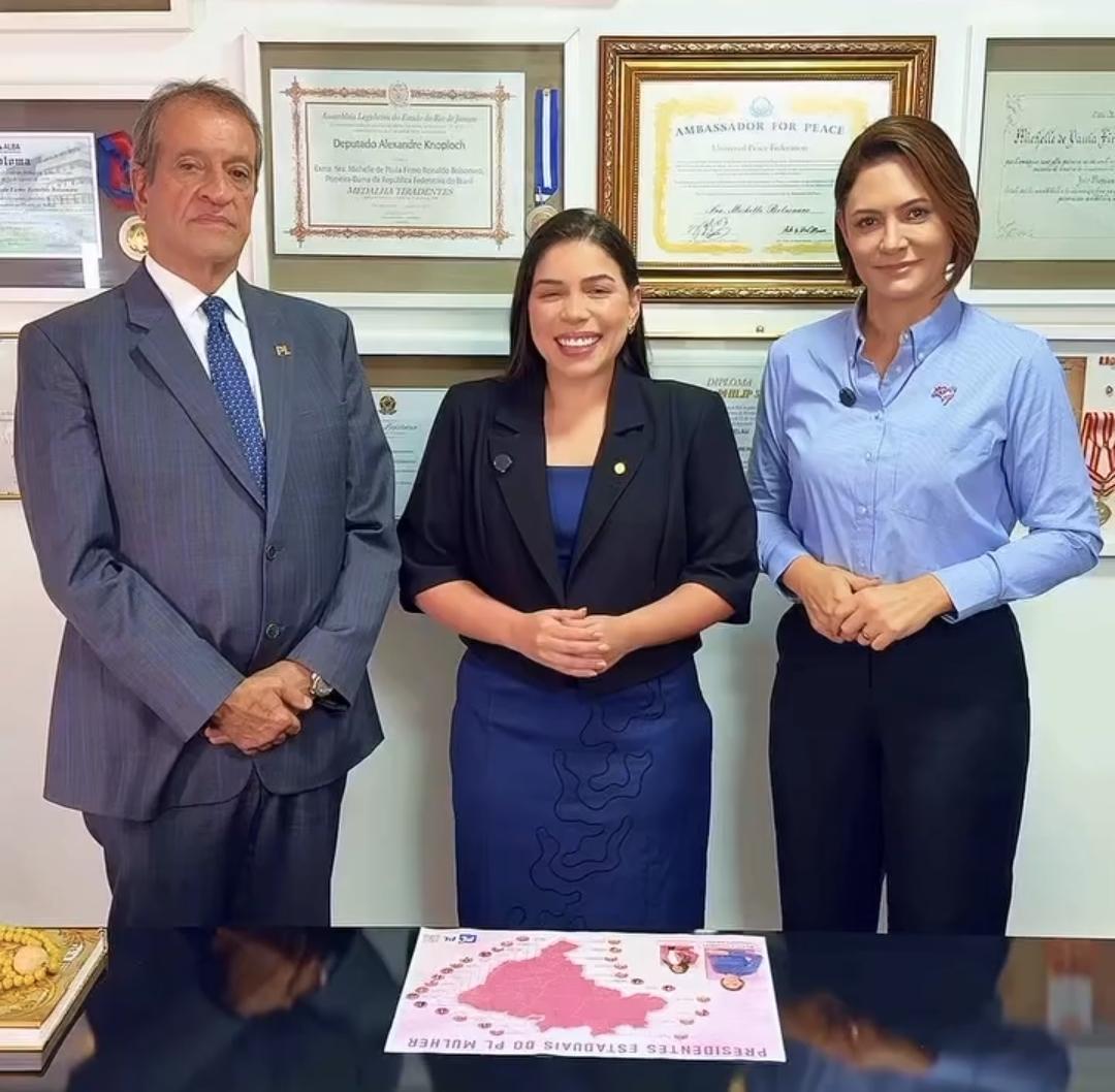 Mariana Carvalho se filia no PL ao lado de Valdemar da Costa Neto e Michelle Bolsonaro 