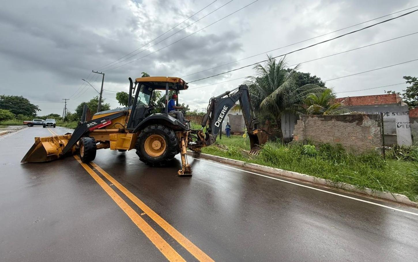 Prefeitura cumpre decisão judicial para desocupação de área próximo ao novo Fórum e Ministério Público