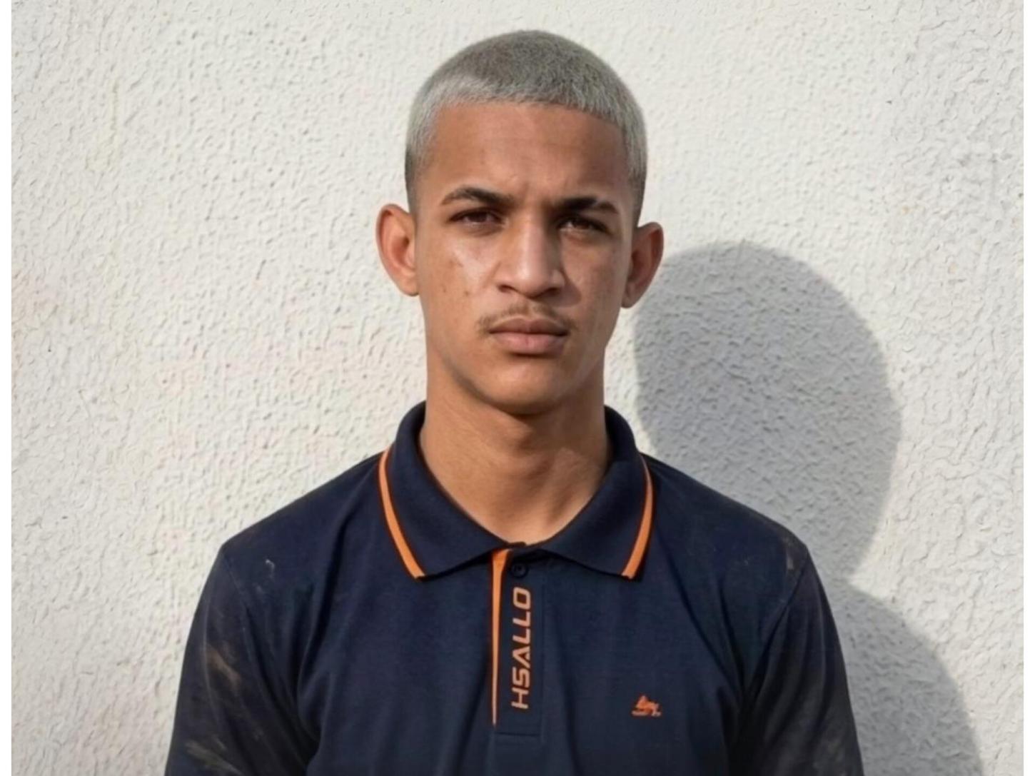 Jovem de 19 anos é morto a tiros após criminosos invadirem sua residência no Parque Santa Lúcia