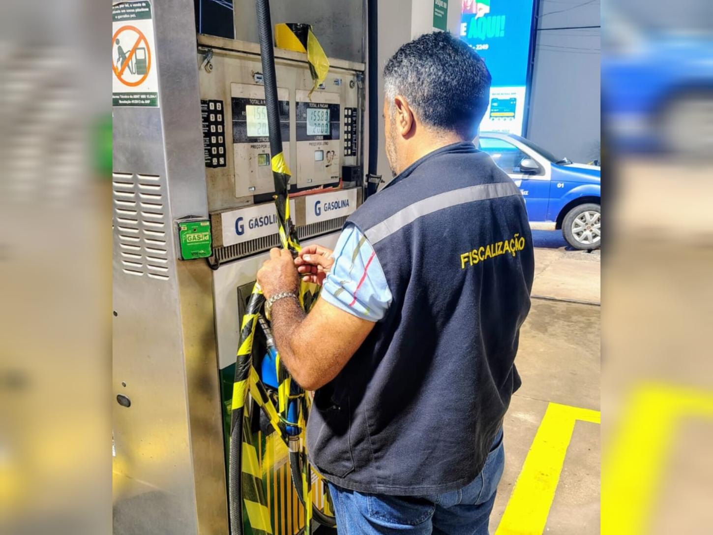Procon lacra bombas em posto de combustível de Imperatriz e empresa admite falha após fiscalização