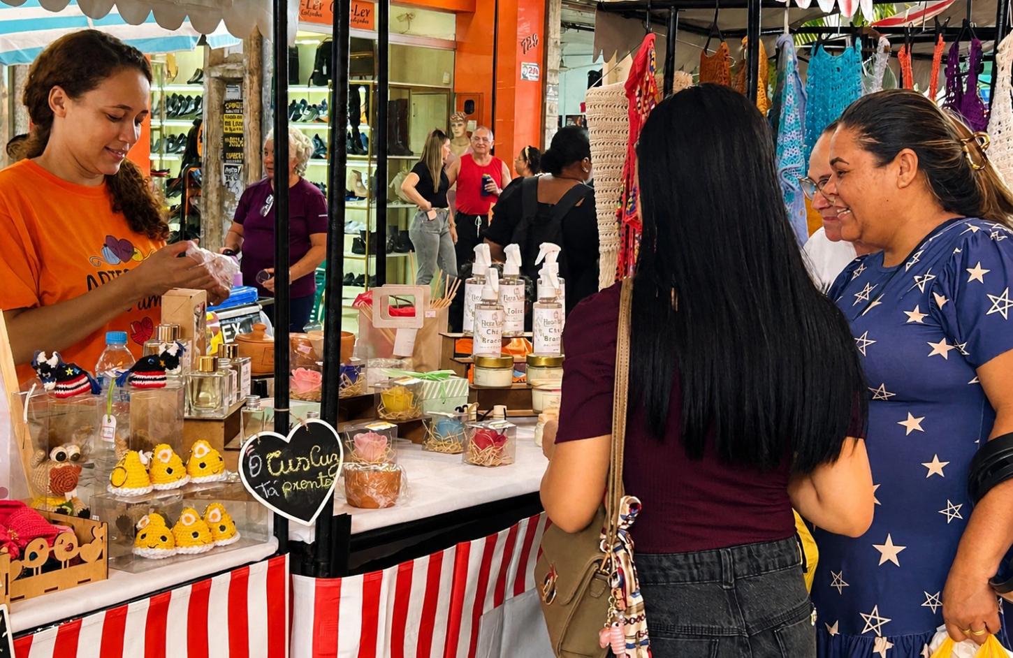 Prefeitura de Imperatriz realiza 'Feira de Artesanato' em homenagem ao Dia das Mães no Calçadão