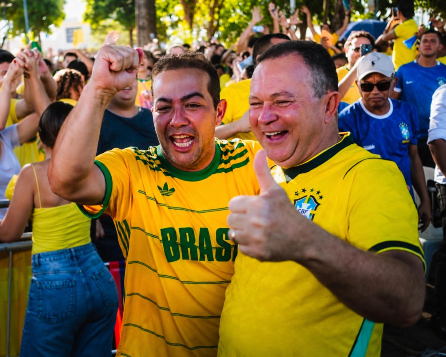 Rildo e Brandão juntos assistindo jogo do Brasil, afasta especulações de rompimento