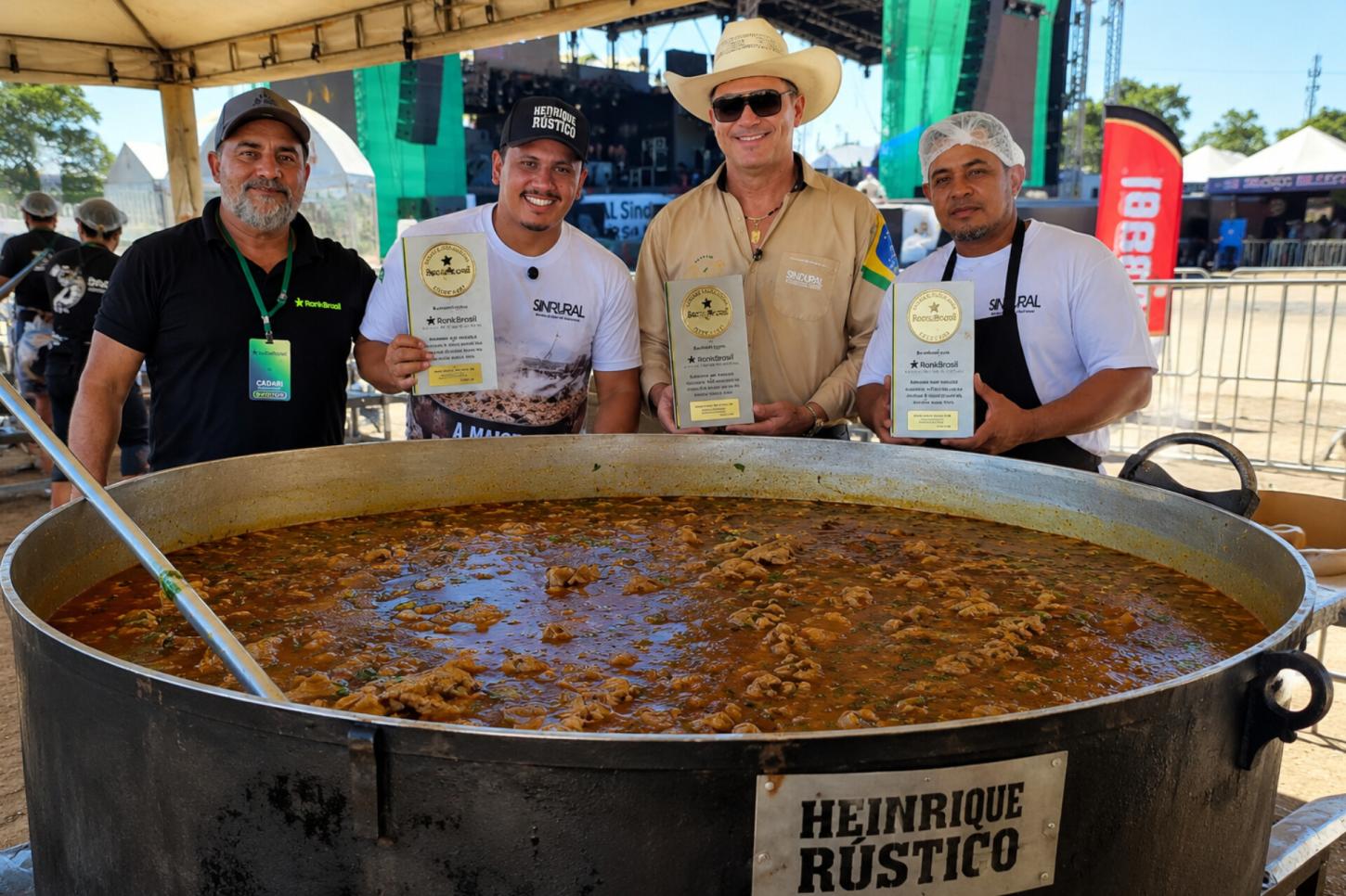 Imperatriz faz história e conquista recorde nacional com a maior panelada do Brasil Imperatriz faz história e conquista recorde nacional com a maior panelada do Brasil