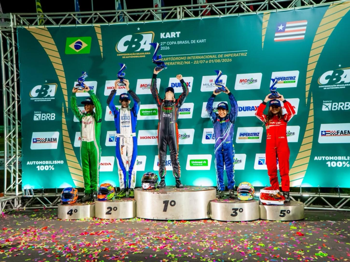 Gael no pódio. - Foto: KMCom / Casal Motorsport