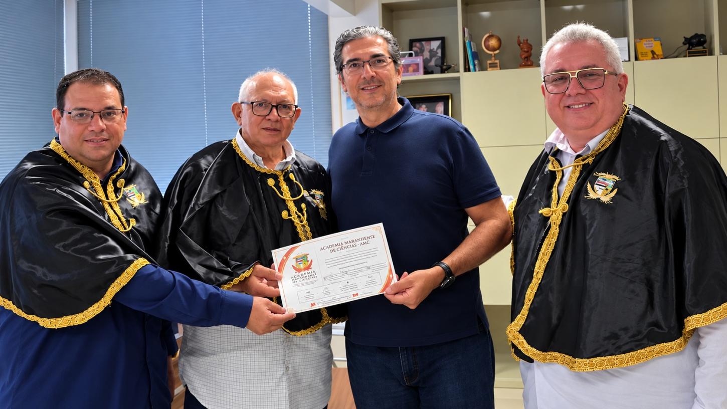 Fundador do CEUMA é homenageado pela Academia Maranhense de Ciências por trajetória na educação
