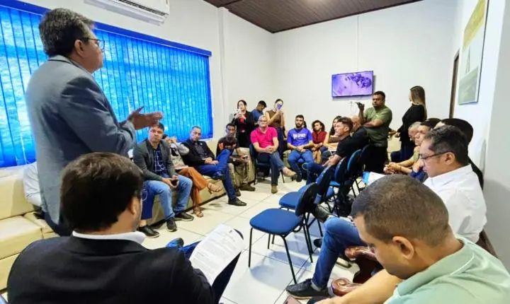 Adhemar Freitas Jr. discute regulamentação dos brinquedos elétricos na Beira Rio após apresentar anteprojeto de lei