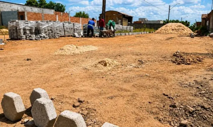 Após espera de 40 anos, Prefeitura de Imperatriz leva pavimentação para Vila Machado