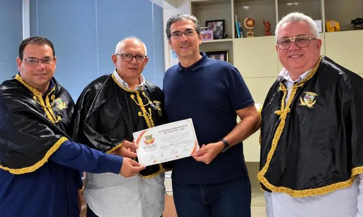 Fundador do CEUMA é homenageado pela Academia Maranhense de Ciências por trajetória na educação