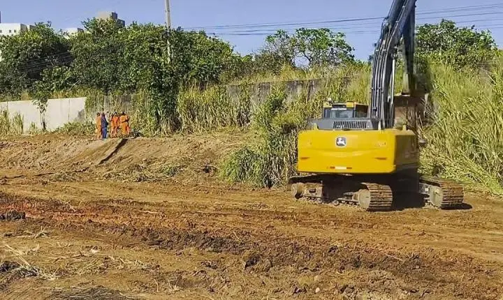Obra de duplicação da BR-010 deixa 11 bairros de Imperatriz sem água após rompimento de tubulação