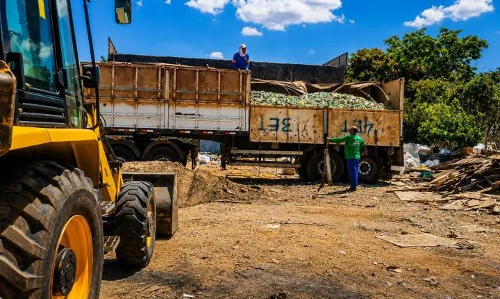 Prefeitura dá destino correto a 35 toneladas de vidro em ação de logística reversa