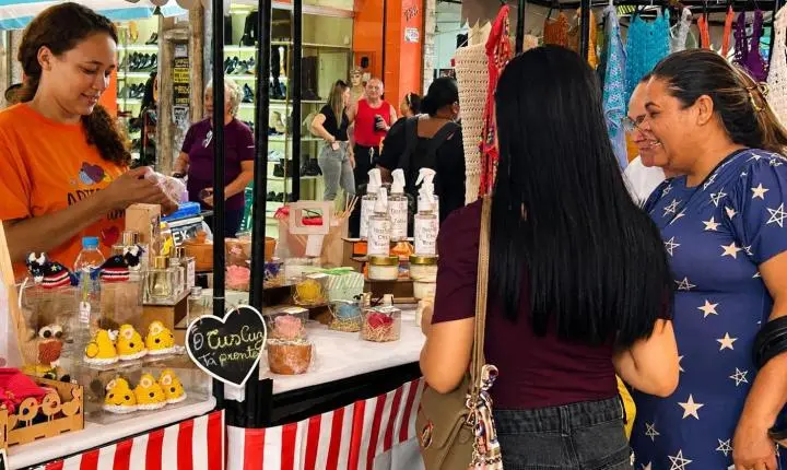 Prefeitura de Imperatriz realiza 'Feira de Artesanato' em homenagem ao Dia das Mães no Calçadão