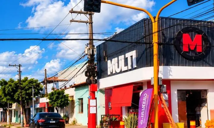 Prefeitura instala semáforos no cruzamento da Rua Simplício Moreira com a Rua Beta, no bairro Bacuri