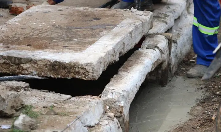 Prefeitura realiza desobstrução de mais de 300 bocas de lobo na cidade