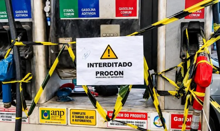 Procon interdita bomba após encontrar gasolina fora do padrão em posto de Imperatriz