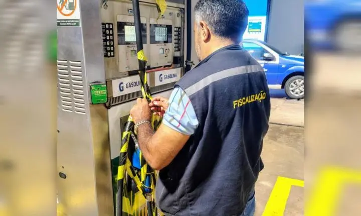 Procon lacra bombas em posto de combustível de Imperatriz e empresa admite falha após fiscalização