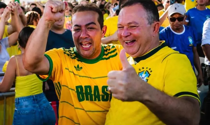 Rildo e Brandão juntos assistindo jogo do Brasil, afasta especulações de rompimento